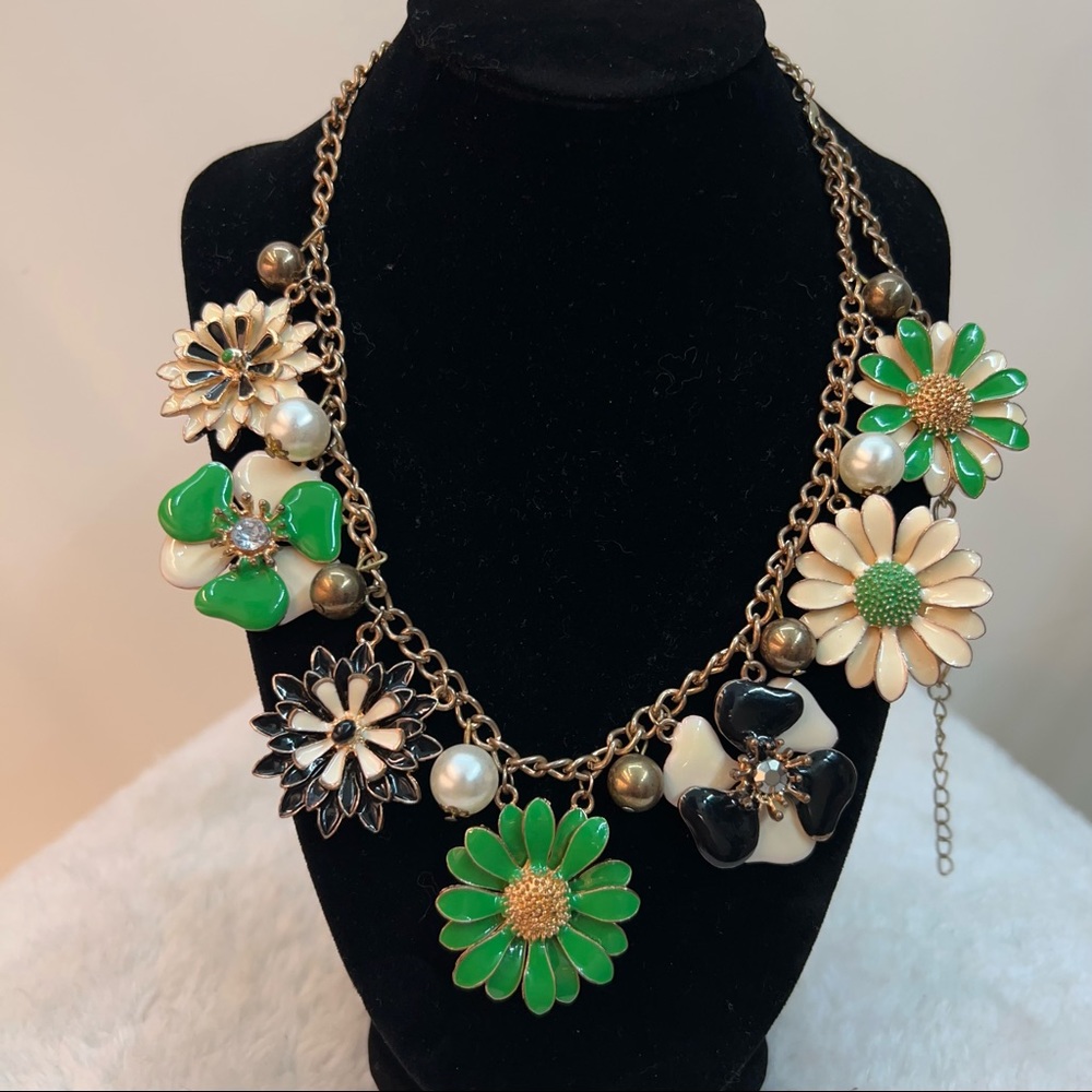 New Green flowers metal necklace